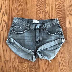 NWOT Grey wash denim shorts.